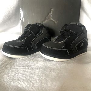Kids Jordan 1 fund 5/8th size 6c
